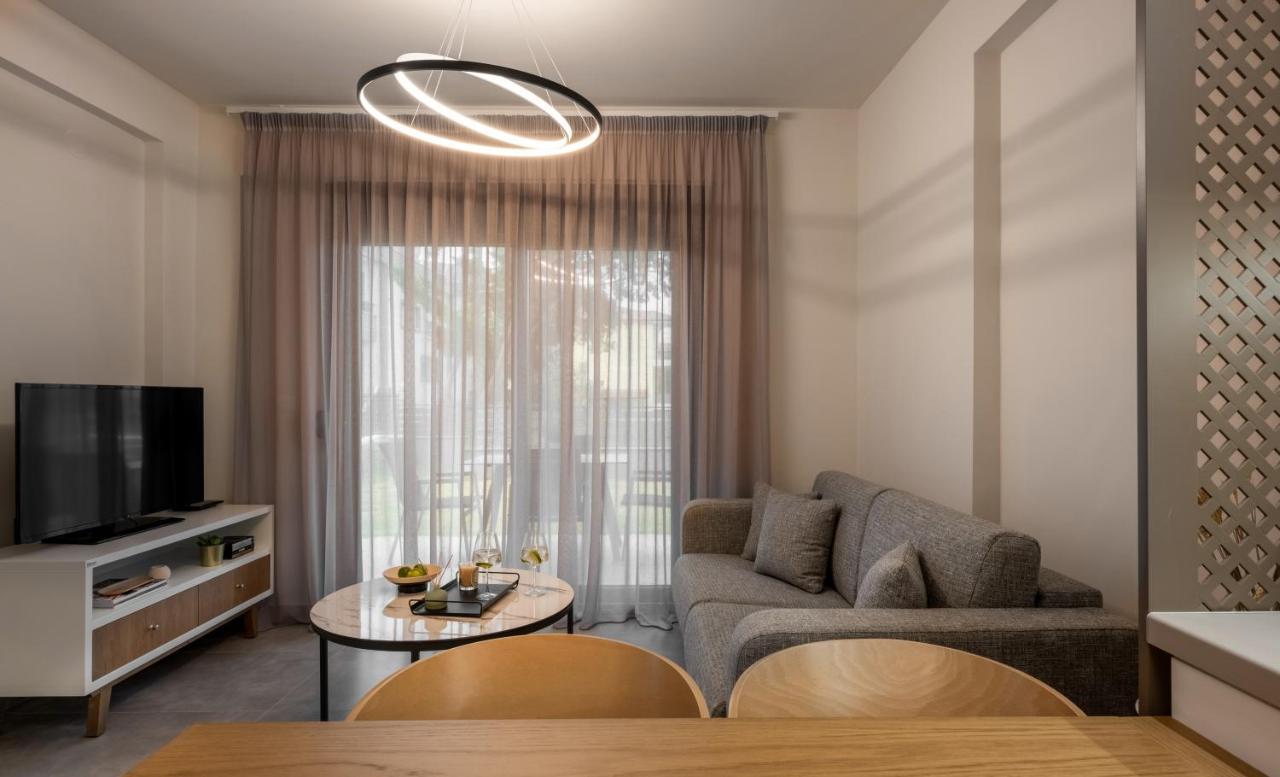 Iris Suites Nikiti Ngoại thất bức ảnh